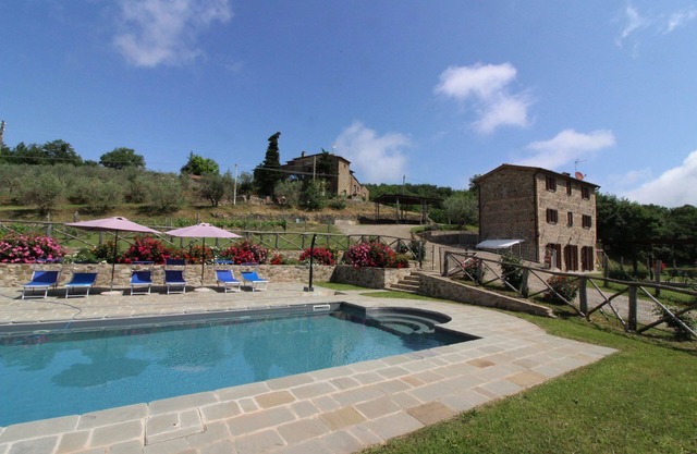 Beautiful private villa for 7 people with private pool and TV