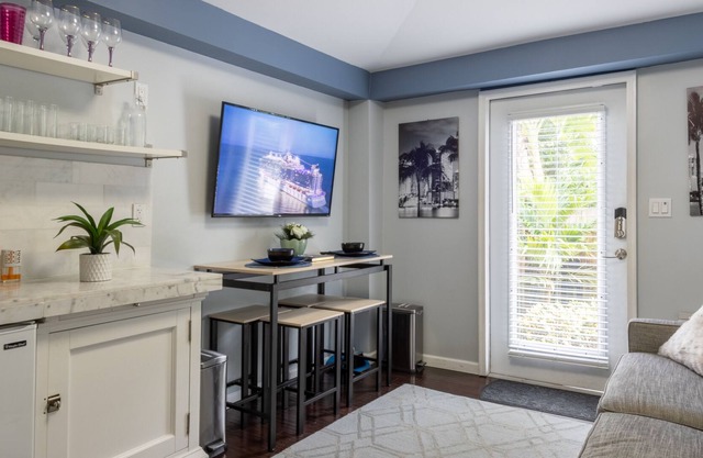 Beautiful Private Apartment in Miami Historic Home