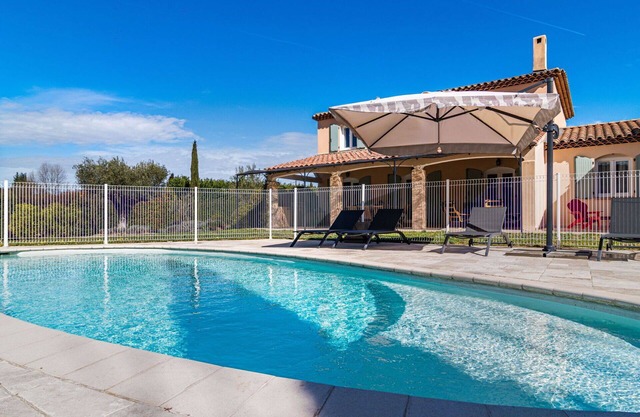 Beautiful private villa for 8 guests with A/C, WIFI, private pool, TV, terrace and parking