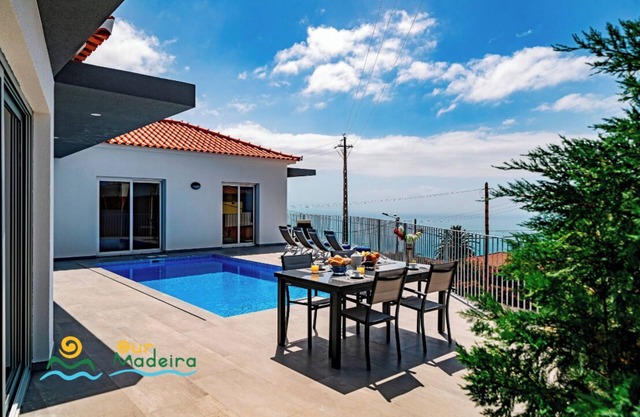 Beautiful Modern Villa in Calheta – CalhetaScape
