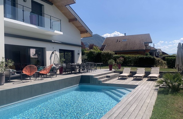 Beautiful recent villa with swimming pool, near the beaches and center of Annecy