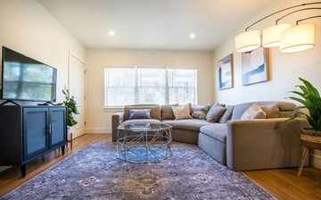 Beautiful Riverside Retreat by Shops & Water - #7