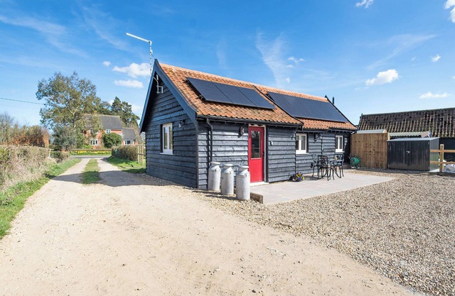 Beautiful romantic converted barn located in a quiet setting.
