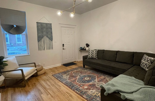 Cozy The Heart Of Lawrenceville 