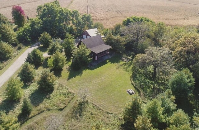 Beautiful rustic and secluded cabin on a dead end lane and close to Galena, IL.