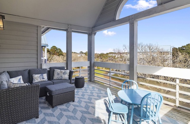 Beautiful Seabrook Villa! Community Pool Access, Dog Friendly, Monthly Winter Rentals!