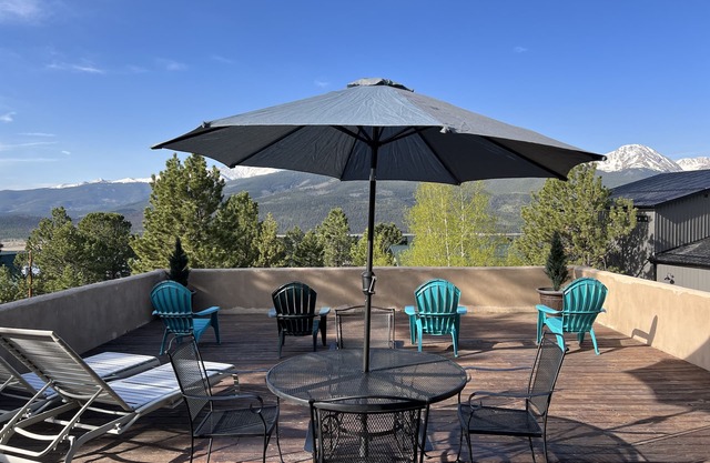 Beautiful Serene Log-Adobe House Overlooking Twin Lakes