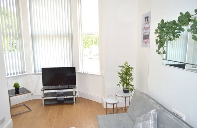 Beautiful Two-bed Apartment With Driveway Parking