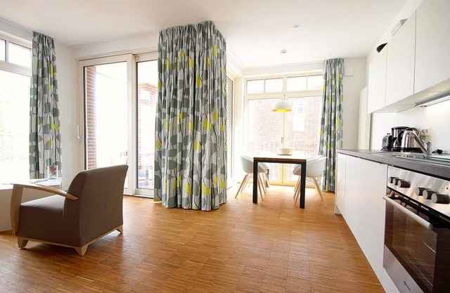 Beautiful vacation apartment with sunny loggia - only 100 m to the North Sea beach! -