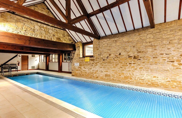 Beautiful villa for 4 guests with pool, WIFI and parking