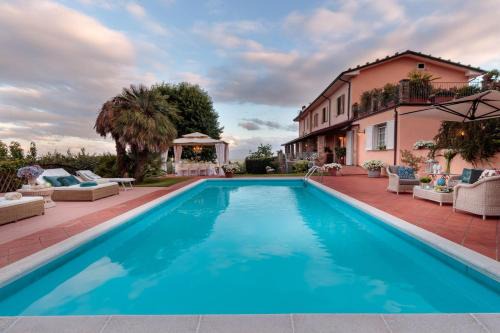 Beautiful Villa Lory on the hills of Lucca