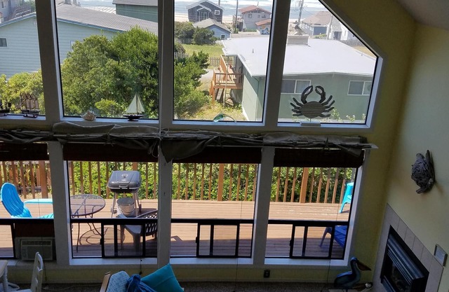 Beautifull ocean & beach views; 5 minutes walk to beach; WiFi; Casino near by