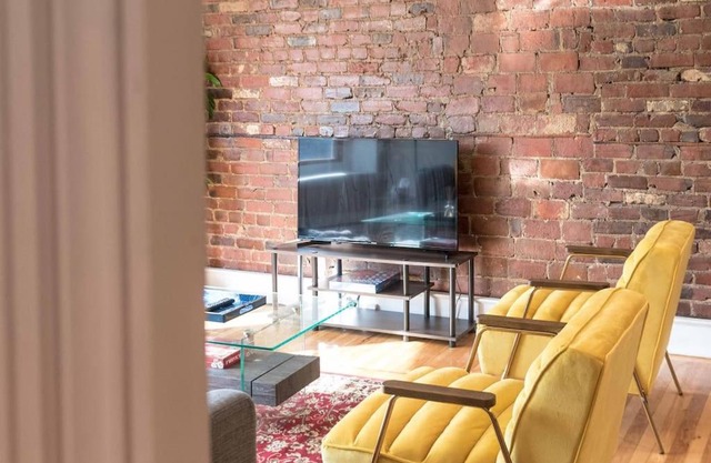 Beautifully Designed 2BR Apt in Westmount Le Soho