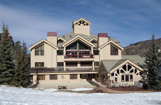 Beaver Creek TRUE Ski-in Ski-out! Beautiful in the Summer as Well (A/C in unit)!