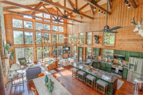 Beaver Lake Luxury Retreat - Whispering Pines