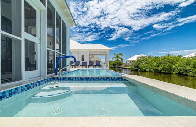 Belizean Serenity w/Private Hot Tub and Pool at Mahogany Bay