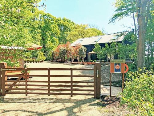 Benchwood House