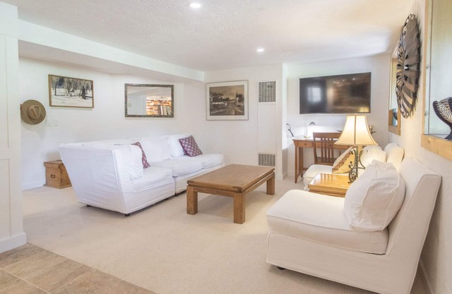 Best Deal, small 2 bedroom unit