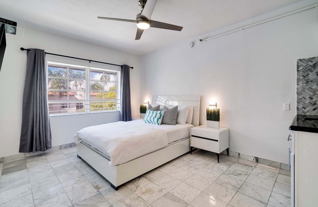 Best location by the Beach ! Free WiFi - TV - All amenities