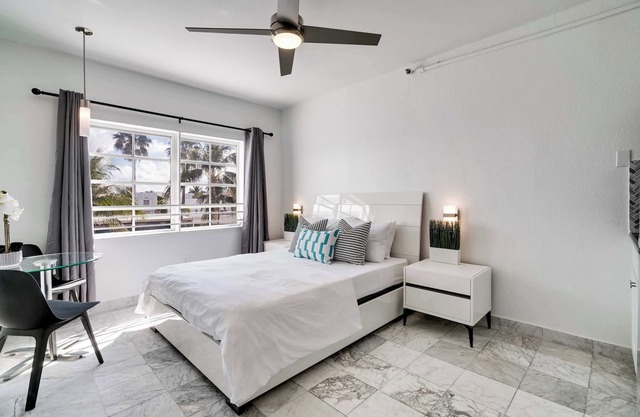 Best location by the Beach ! Free WiFi - TV - All amenities