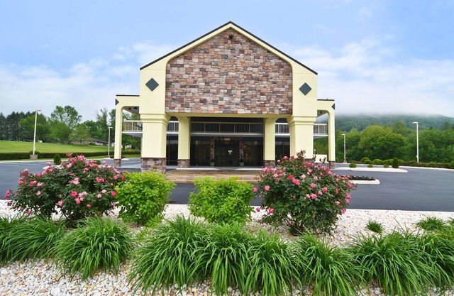 Best Western Cades Cove Inn