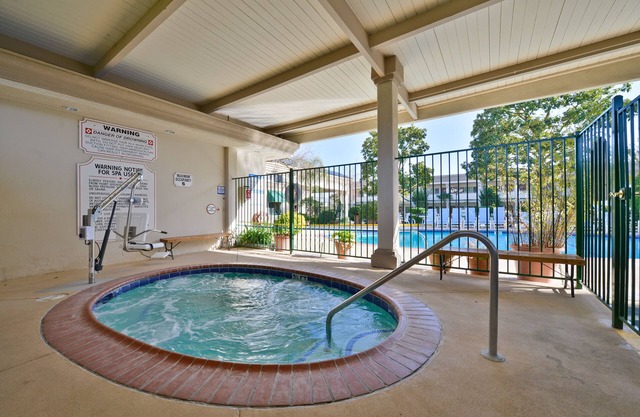 Best Western Plus Black Oak