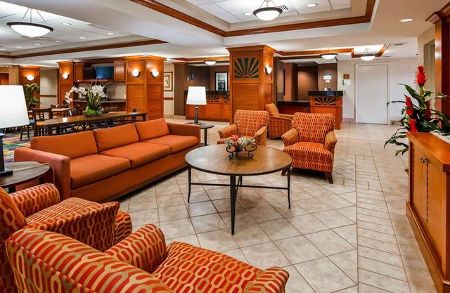 BEST WESTERN Plus Kendall Hotel & Suites