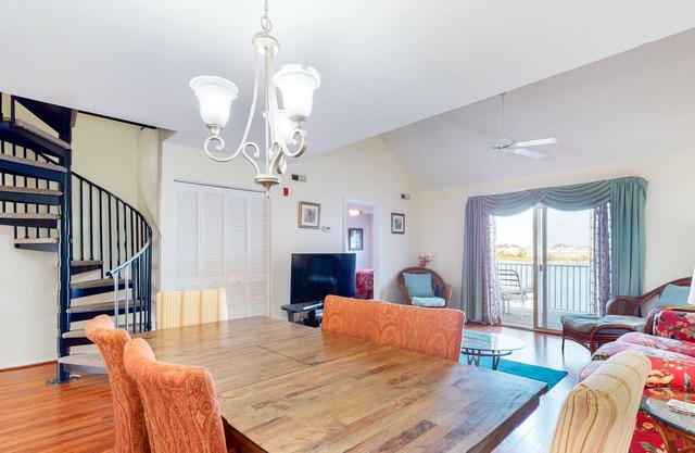 Bethany Bay 3rd-Floor Condo w/ Balcony, Golf On-Site, and Free WiFi!