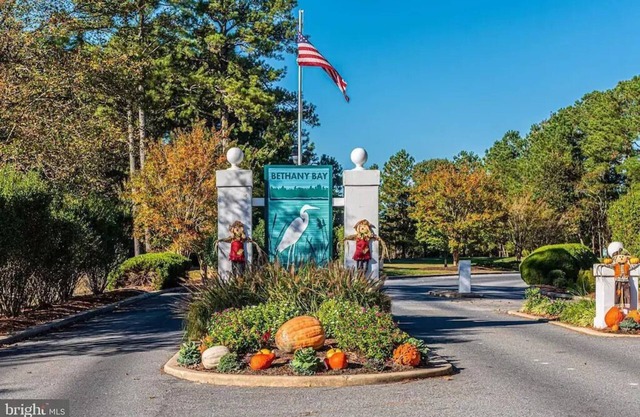 Bethany Beach Luxury Resort, 2nd floor condo.nBring your golf clubs and kayak !