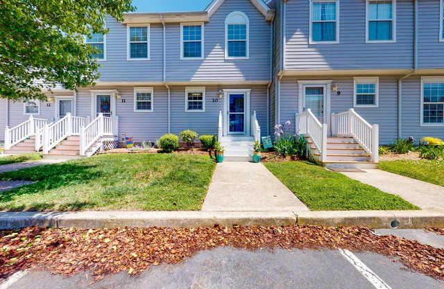 Bethany Meadows townhouse close to beach w/ pool & tennis access and central AC