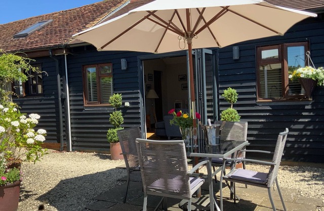 BEULAH COTTAGE ANNEXE, family friendly, with a garden in Ashford