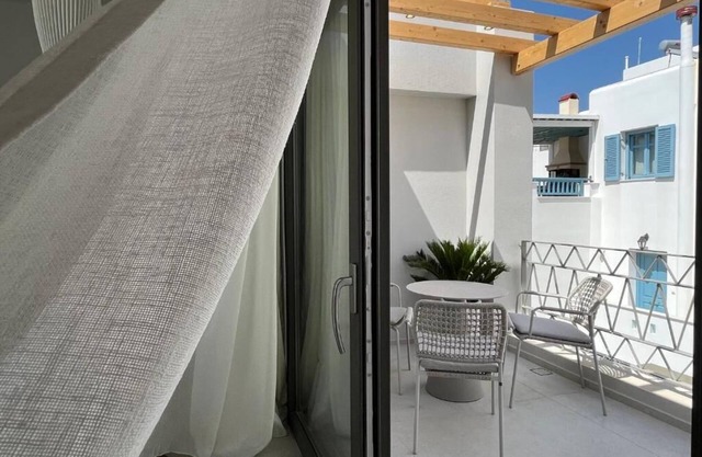BH044 - C - Suite Naxos