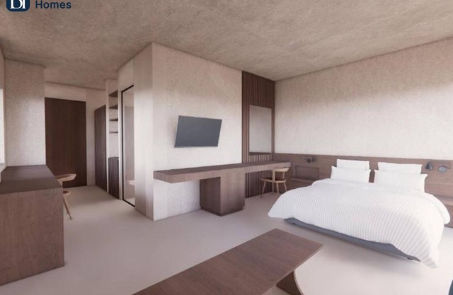 BH877 - C - Suite Rhodes