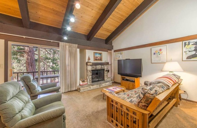 Big Dipper by AvantStay Cozy Tahoe City Condo Close To Everything!