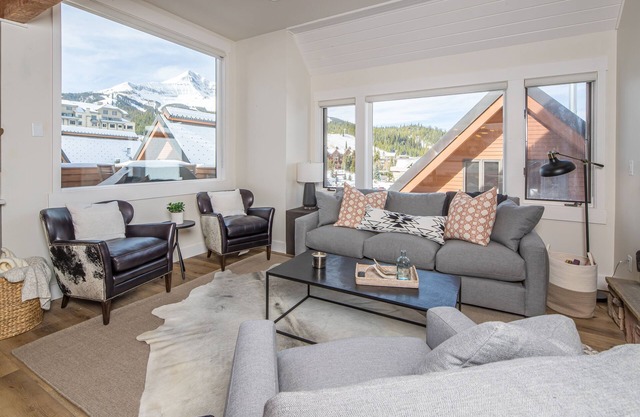 Big Sky Mountain Village Ski-in, Ski-out Chalet w/Excellent Views