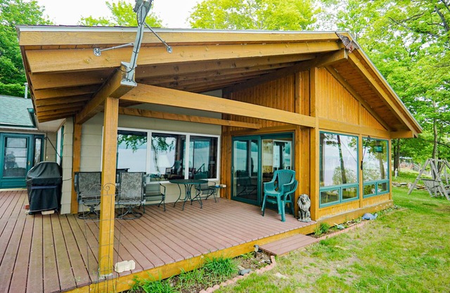 Bigbay vacation home on Lake Independence.