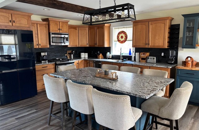 Biker's Paradise! 4 bedroom home in Champlain Islands near bike path and lake