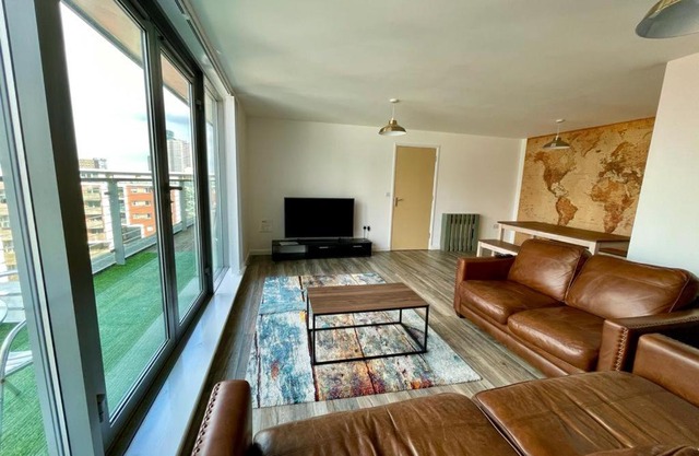 BIRMINGHAM LUXURY APARTMENT