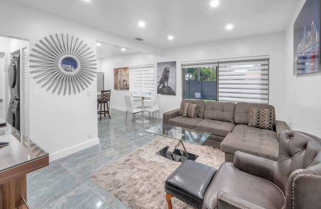 Biscayne Park - Renovated & Charming Duplex w/Pool