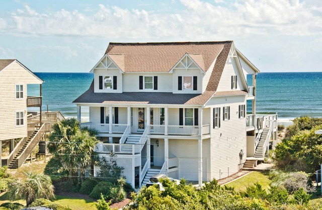 Blue Dolphin, Oceanfront House in Emerald Isle, NC!