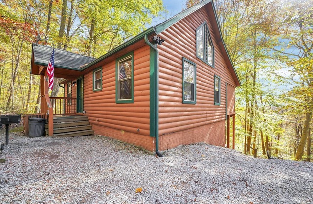 Bluebird Cabin at Hummingbird Hill (Hocking Hills area)