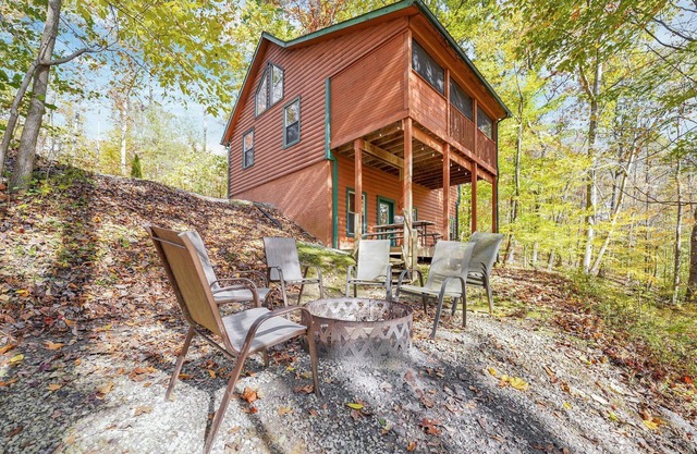 Bluebird Cabin (Hocking Hills area)