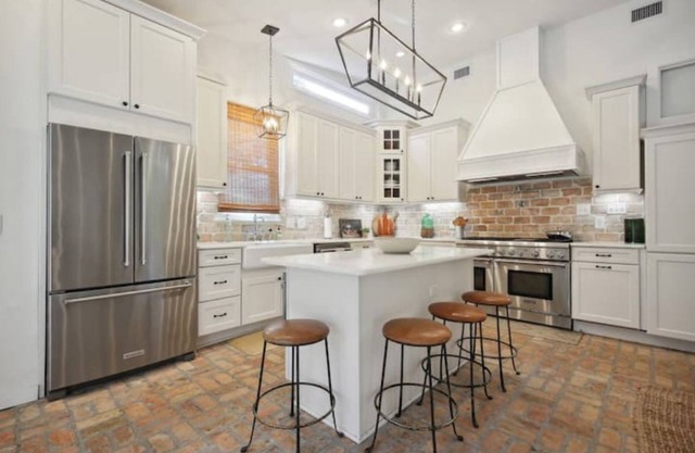 Blume Cottage-Historic 2BR Getaway, Walk to Lake Pontchartrain & Cafe's