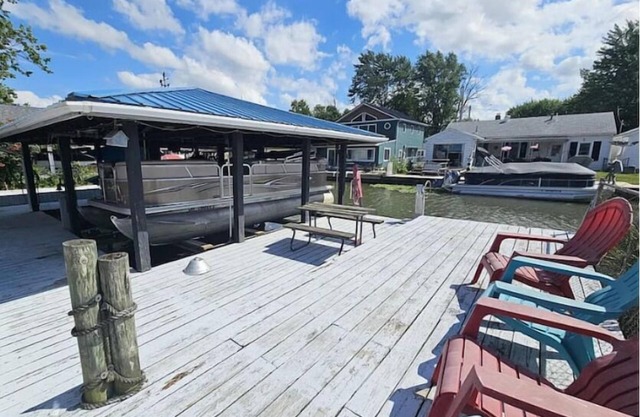 Boat dock-Waterfront-Hot tub on Indian Lake