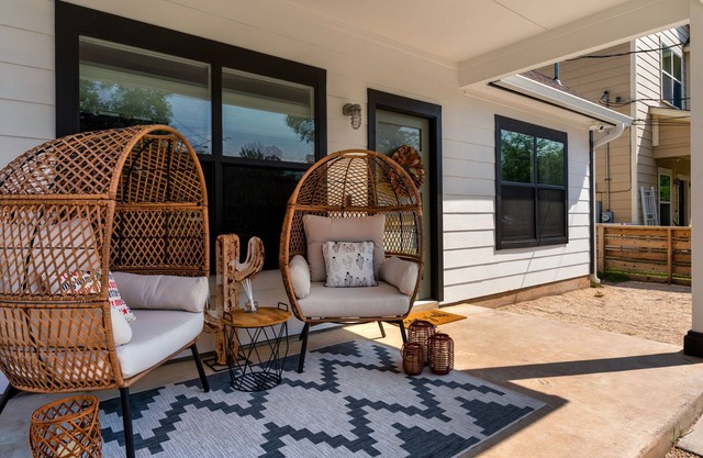Boho-Chic East Austin Home - 3bdrm 2.5ba - Convenient to Downtown, UT & Airport
