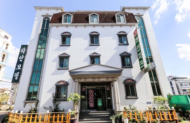 Boryeong Hayan Motel