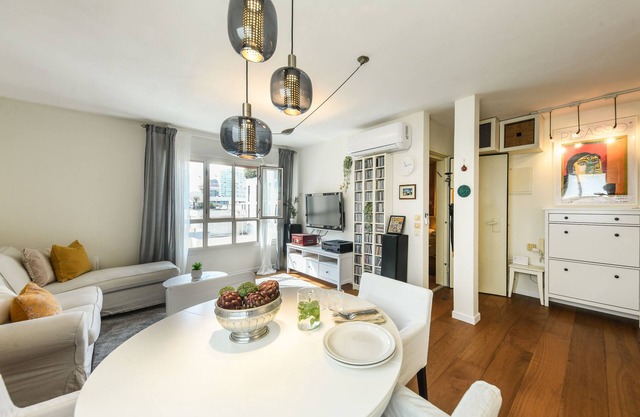 Boutique 1BR Apt with parking