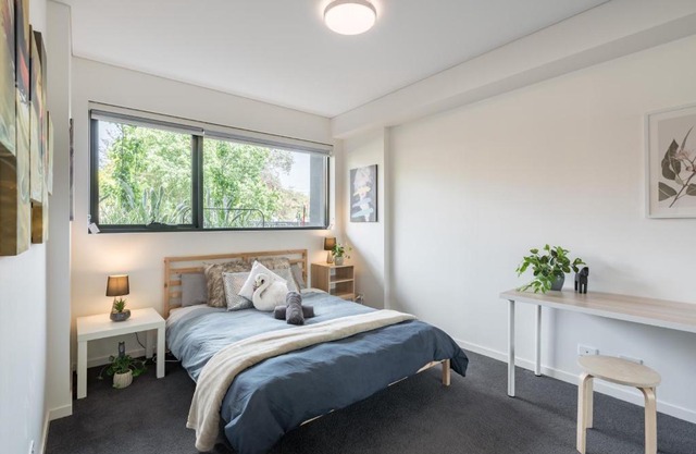 BRAND NEW! 1BR + Study Apt in Homebush Sleeps 5
