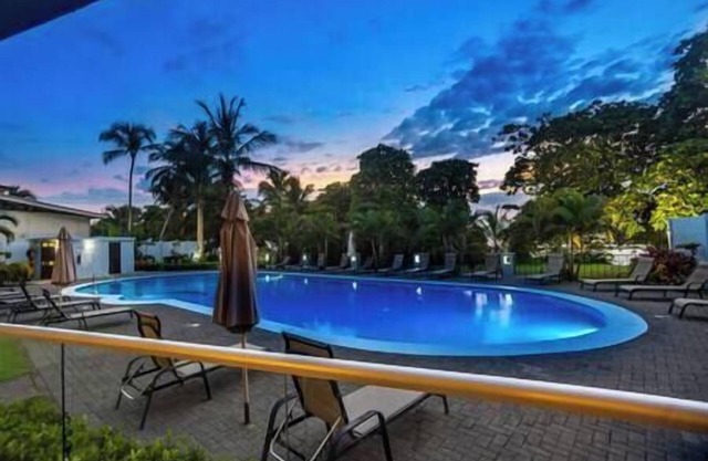 Breakwater Point 101 - Poolside