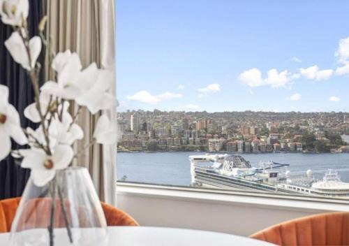 Breathtaking Harbour Bridge Views In Prime Locale